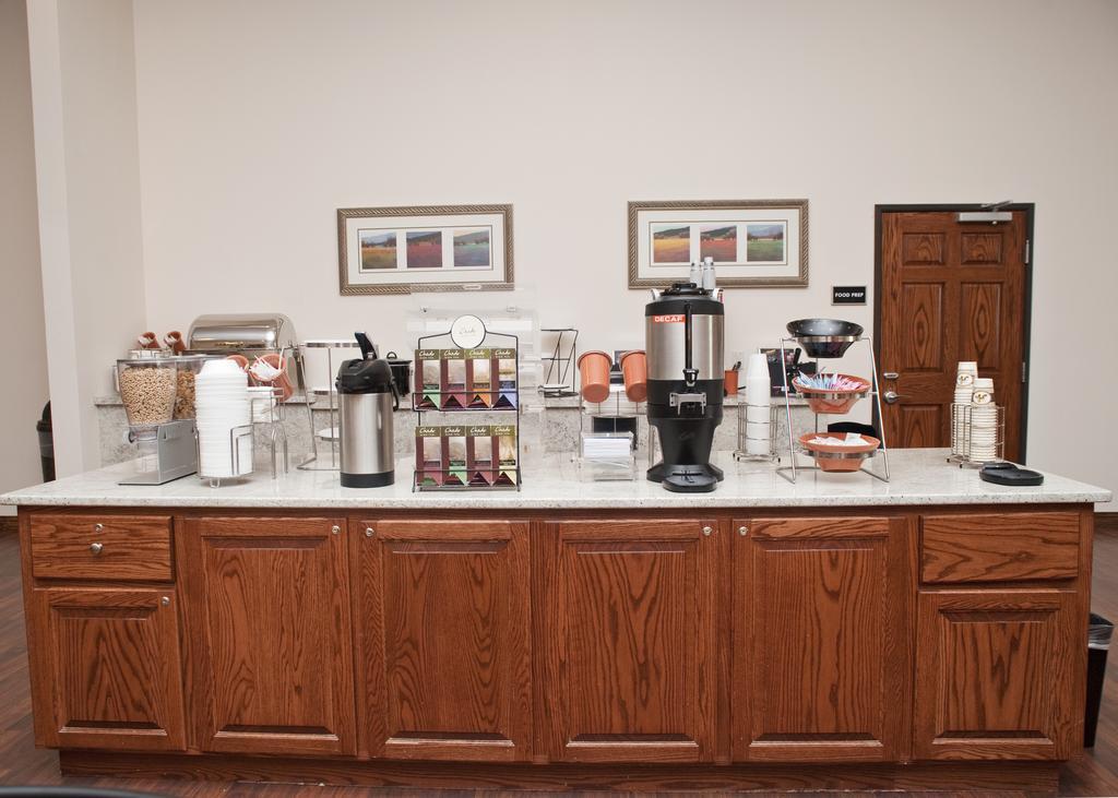 Astoria Extended Stay & Event Center Dickinson Extérieur photo